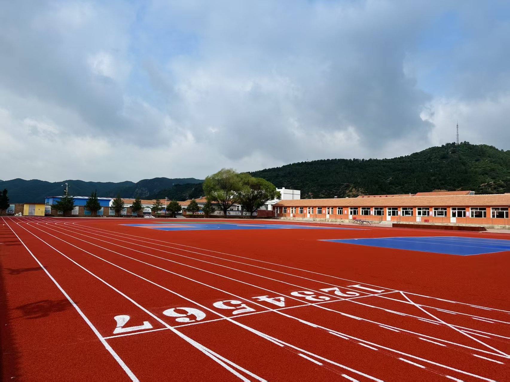 朔州市自结纹塑胶跑道塑胶地坪 - 价格
